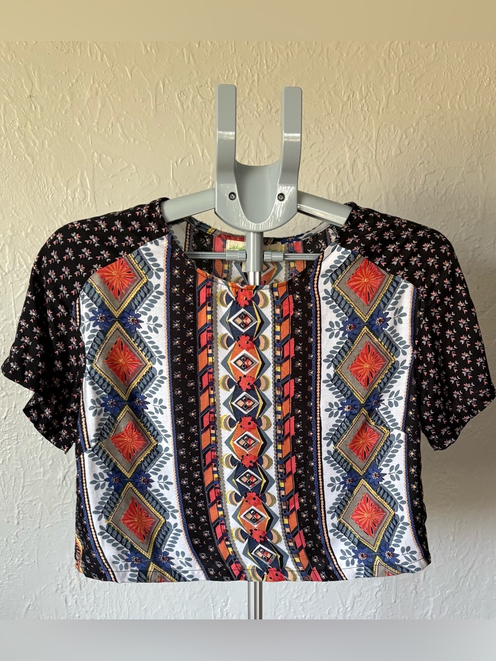 Staring‎ at Stars Urban Outfitters Boho Geometric Crop Top M Rayon NWOT